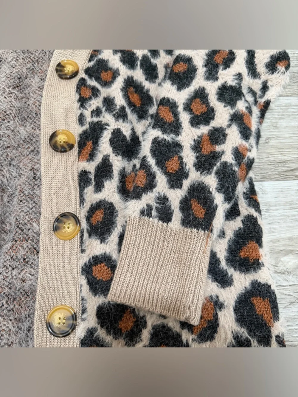 Time and Tru Women’s Super-Soft Eyelash Knit Leopard Print Button-Front Cardigan - Picture 5 of 5